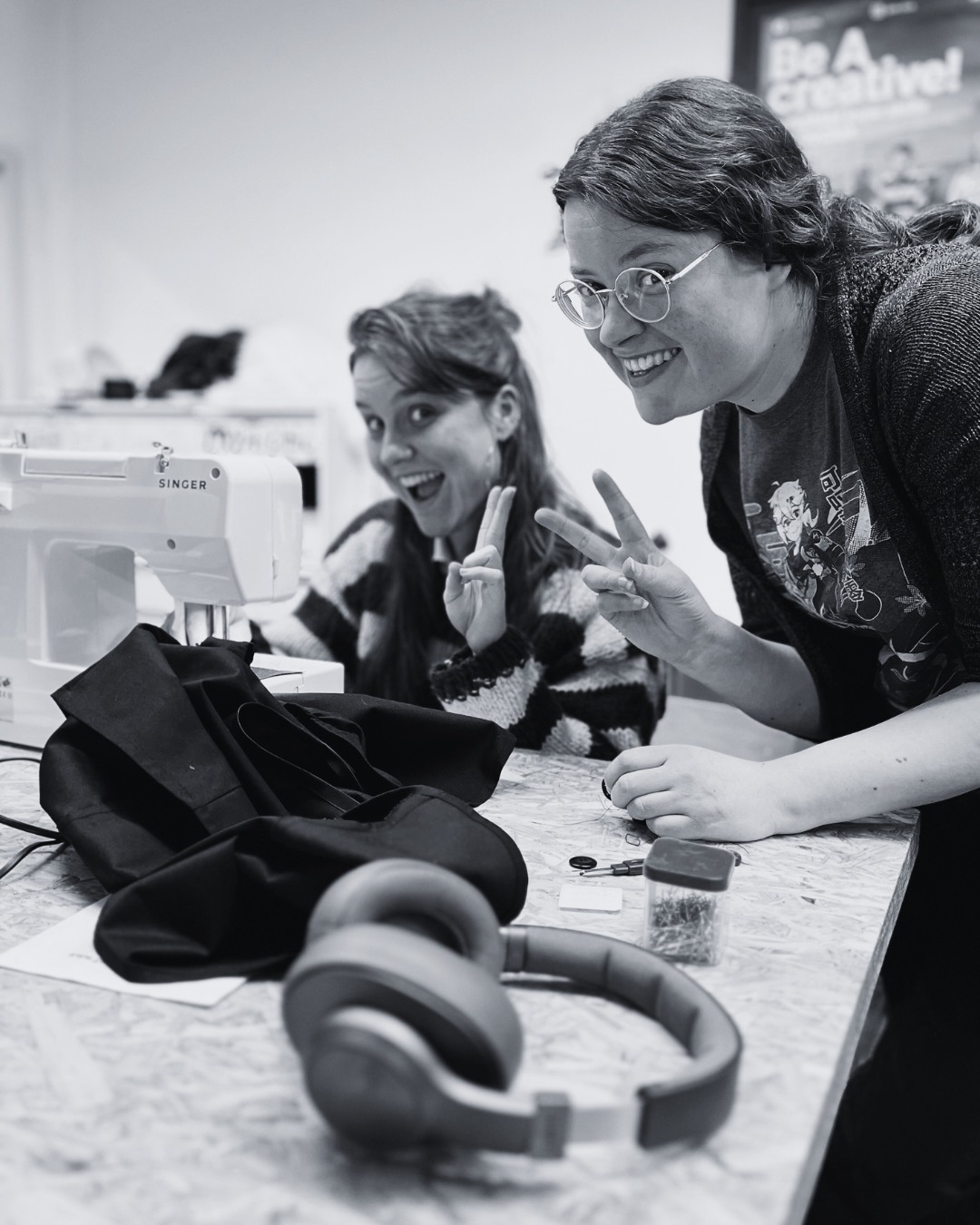 Onze professionals Eva en Mineke @yaraiyacosplay helpen je graag bij de Cosplay Werkplaats